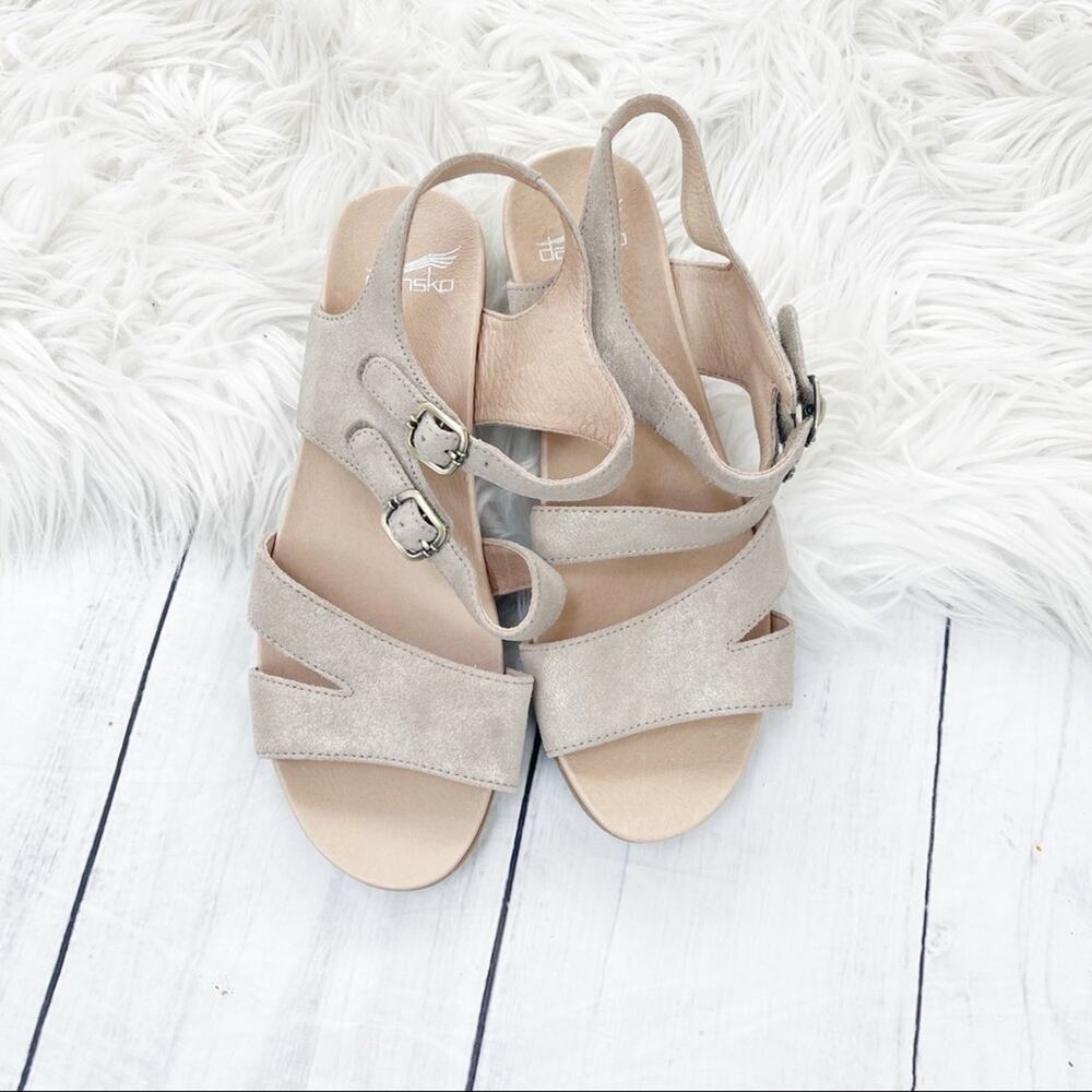 🆕 Dansko Women's Angela Metallic Tan Strappy Leather Wedge Sandals‎ 40 NEW - Picture 2 of 6